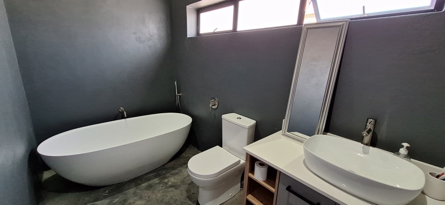 4 Bedroom Property for Sale in Stilbaai Wes Western Cape